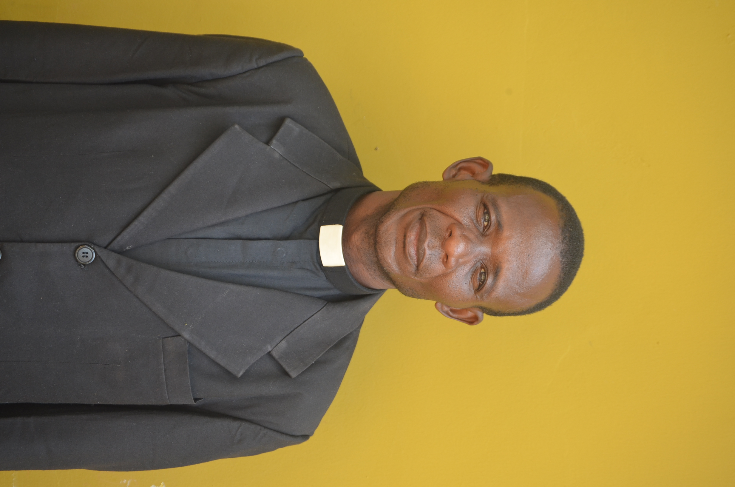 Pastor Isack Kolombo Luzunya