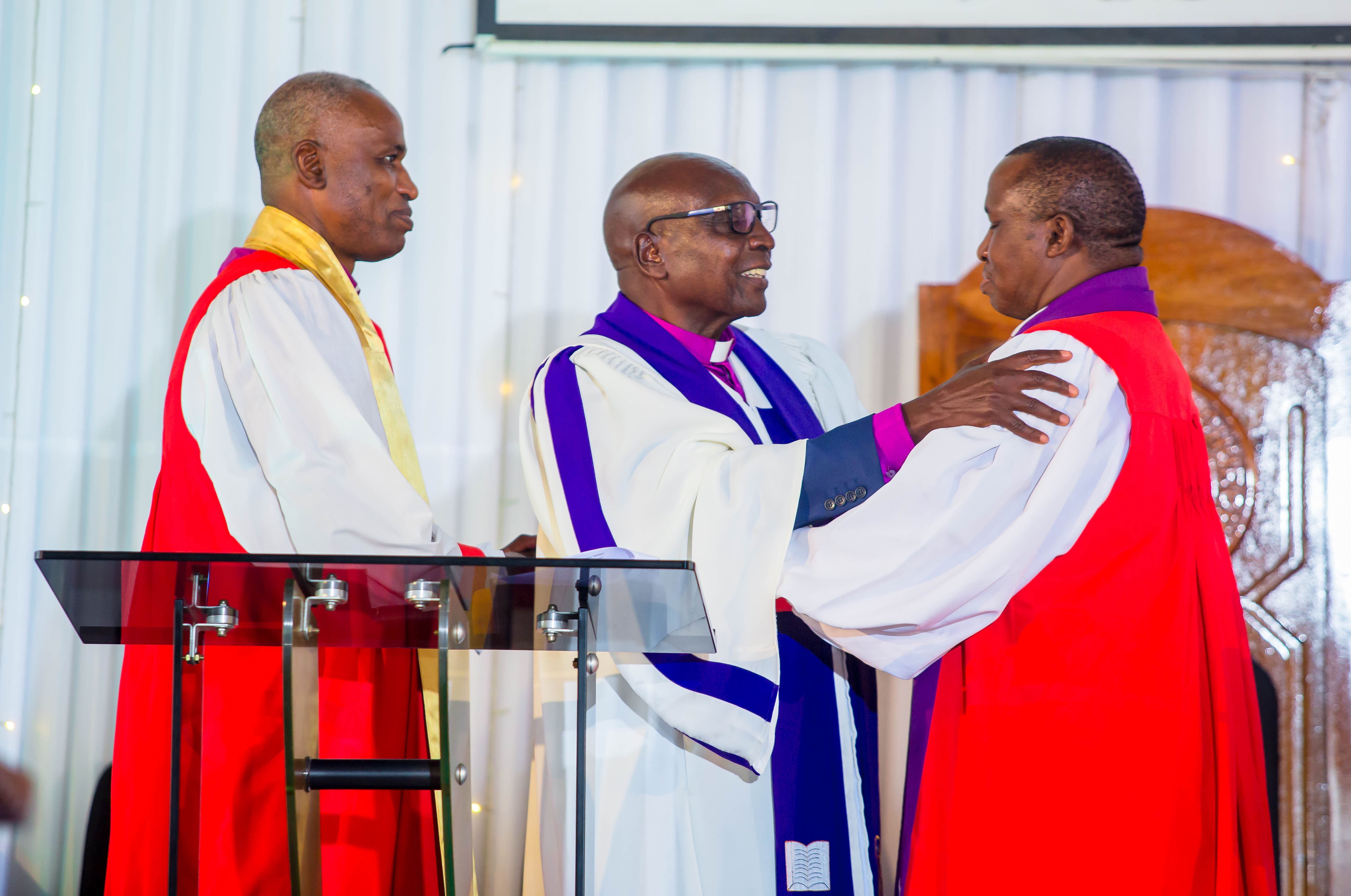 Kusimikwa kazini askofu mkuu na makamu askofu mkuu, Makongoro mwanza