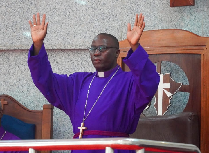 Askofu wa Dayosisi ya Pwani